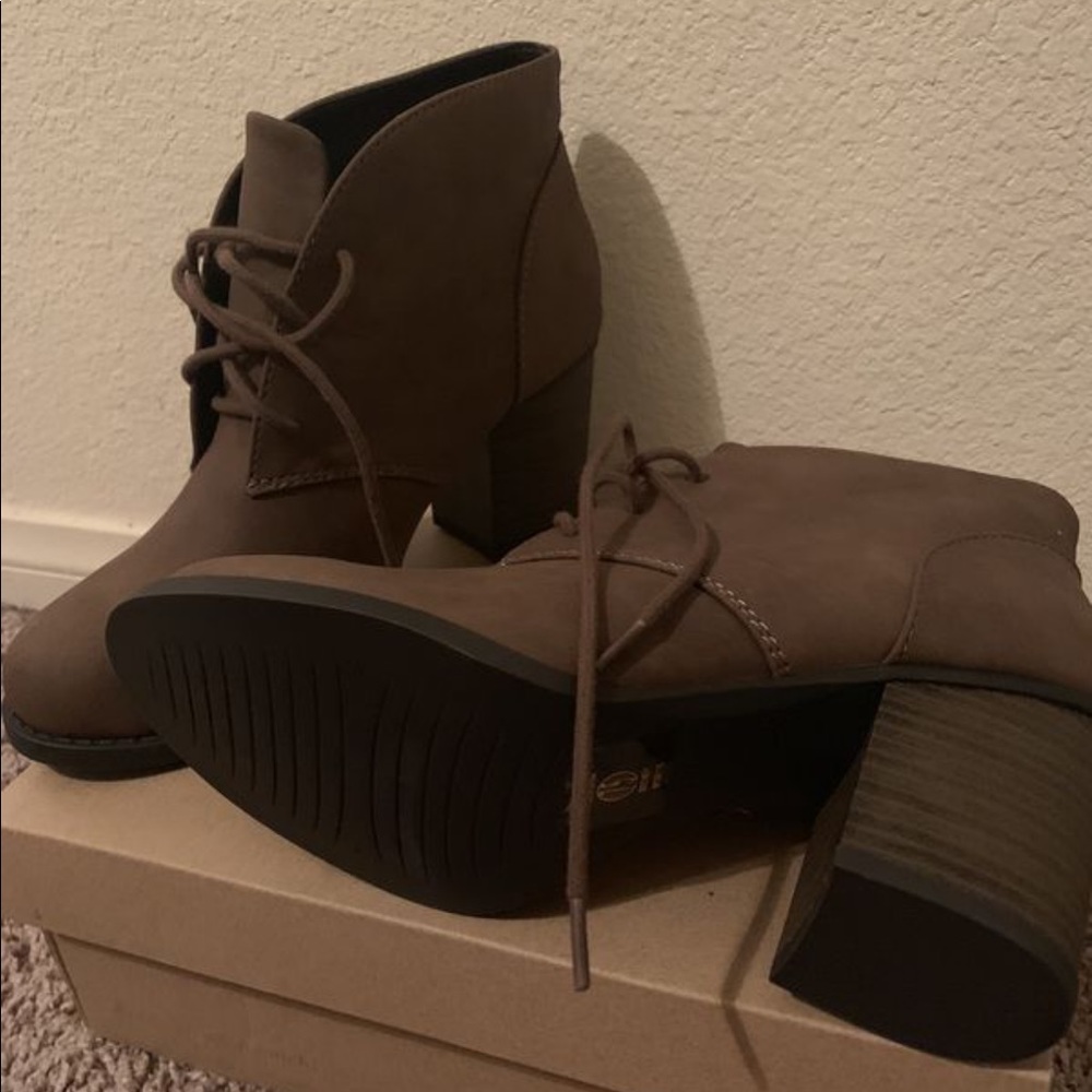 BOOTIES - Picture 2 of 3